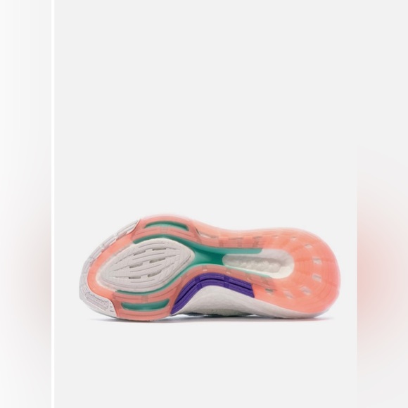 adidas Ultraboost 22
HEAT.RDY Running Shoe (Women) - Picture 7 of 16